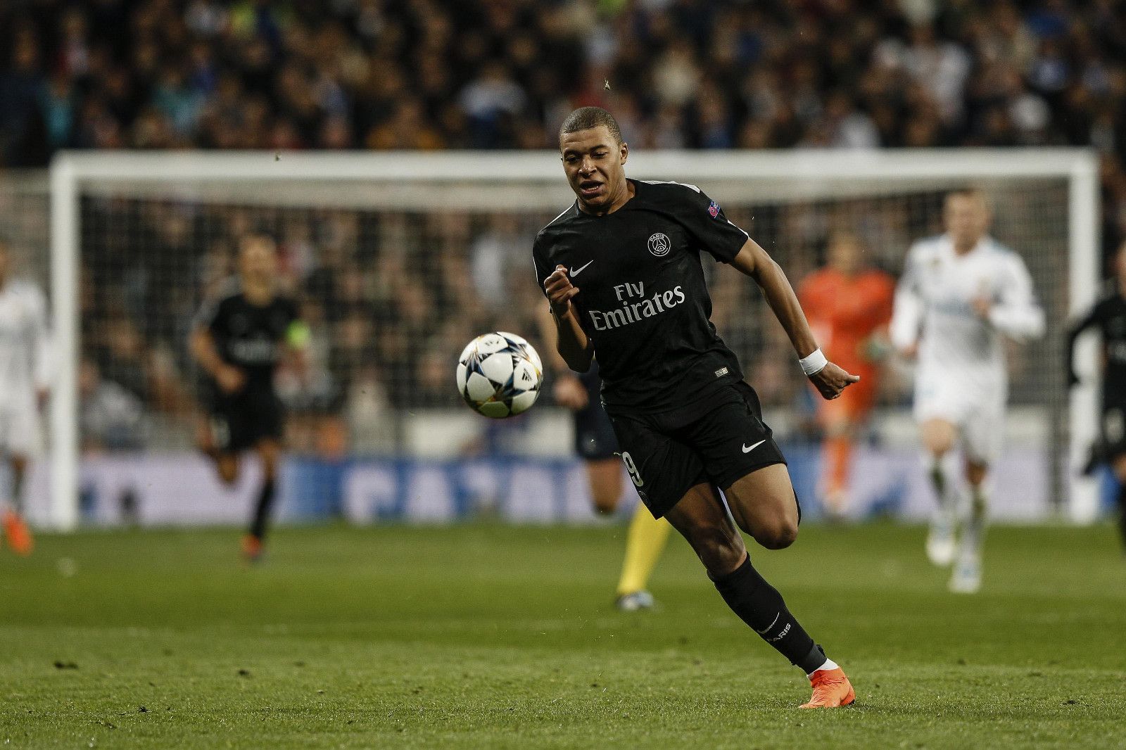 天空：纽卡对谢什科报价8000万欧+浮动，曼联不想卷入竞价战