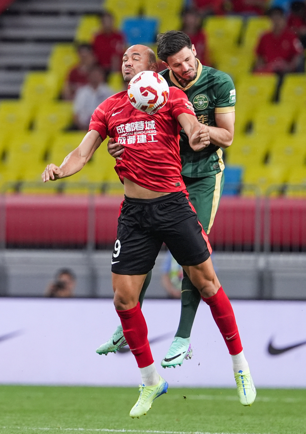 足球国足新星连续两轮破门，迅速走红