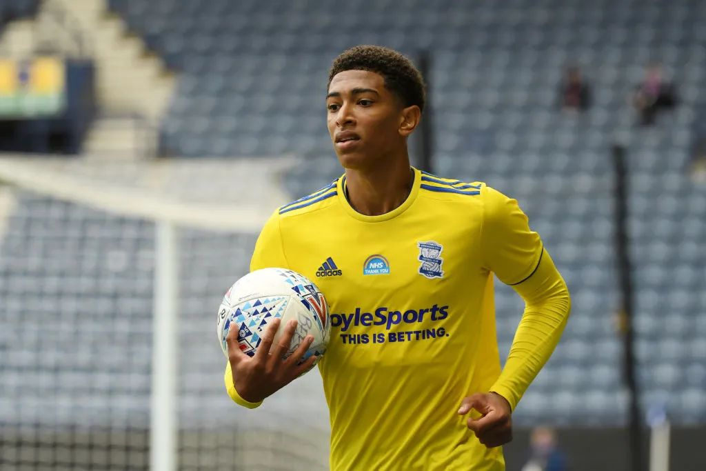 维蒂尼亚是第九位欧冠对英格兰球队戴帽球员，也是葡萄牙首人