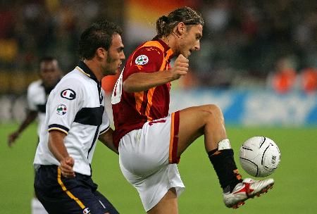 五冠加身！国安3-0击败河南夺得队史第5座足协杯冠军（国安3-0完胜河南，斩获队史第5座足协杯）