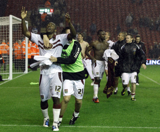 亚精英赛半场：乔瓦尼、马特乌萨奥造险，萨德0-0迪拜国民（亚精英赛半场：萨德与迪拜国民互交白卷，乔瓦尼、马特乌萨奥屡造险情）