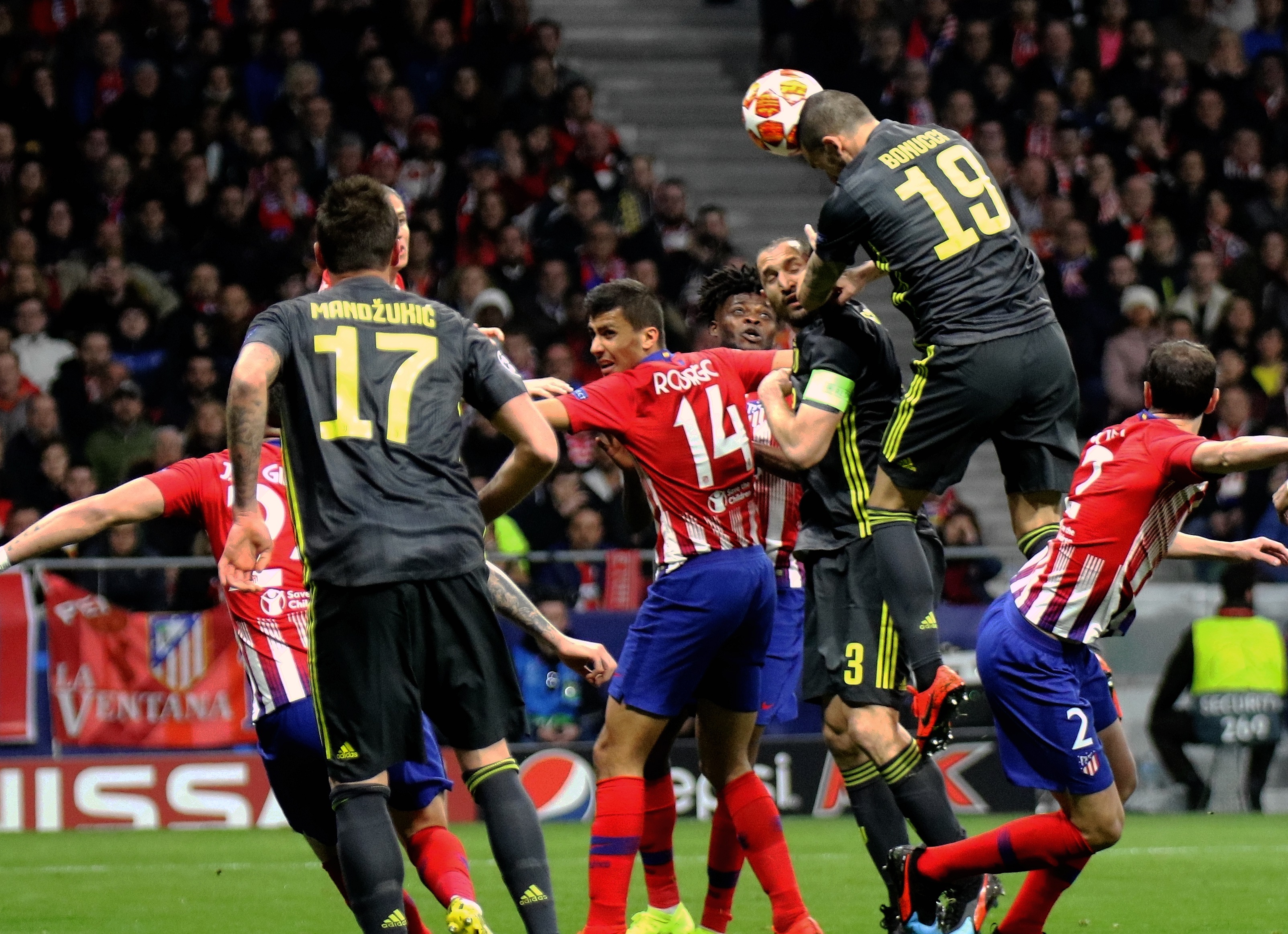 马竞与埃因霍温红白球衣有何区别？西蒙尼：你这是废话